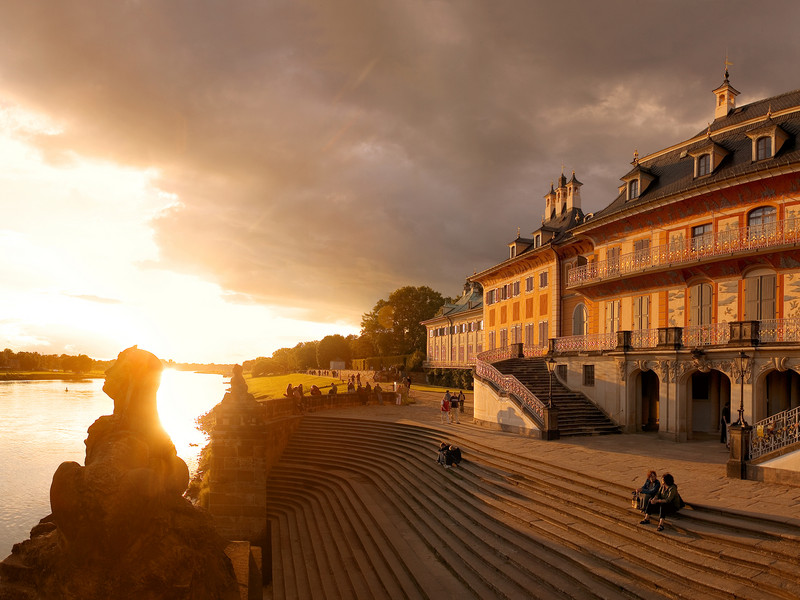 Für Familien »Pillnitzer Lichter« - Taschenlampenführung nach Sonnenuntergang