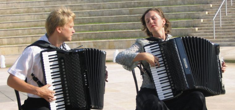 Bach, Vivaldi und Piazzolla – Tastenakrobatik auf zwei Akkordeons