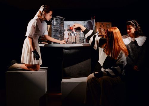 Theaterinszenierung KINDERSZENEN im Burgtheater Bautzen im Rahmen des Festivals Willkommen Anderswo VI. In einem Boot © 