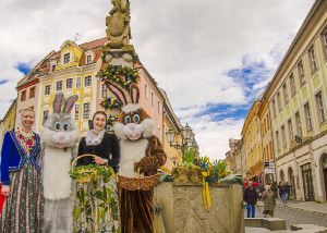 Österlicher Frühlingsmarkt rund um den Osterbrunnen