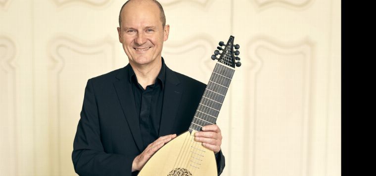 Bach trifft Spanien - Gitarrenkunst der Spitzenklasse mit Maximilian Mangold
